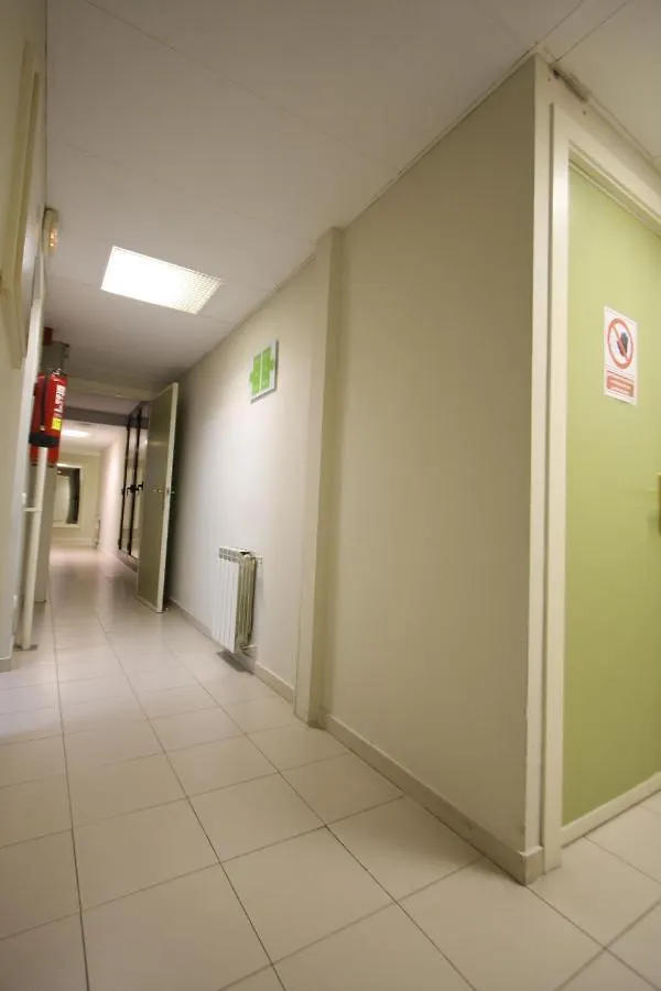 Residencia Universitaria Tagaste Barcelona 0*,